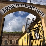 Le travail libère même à Terezin. פלגיאט מאושוויץ